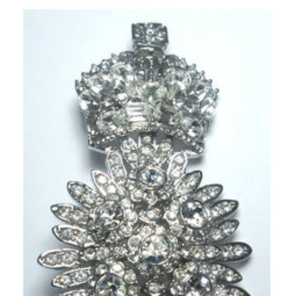 Crown pin